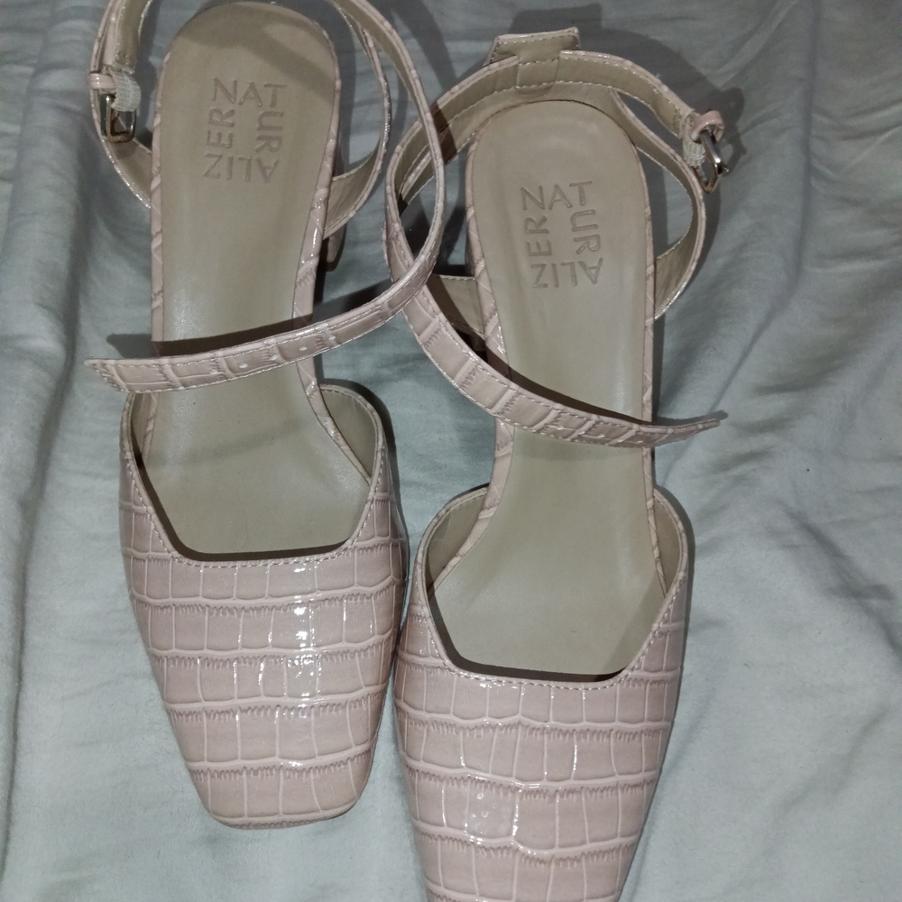 Naturalizer Women's Cream Croc-Embossed Heels